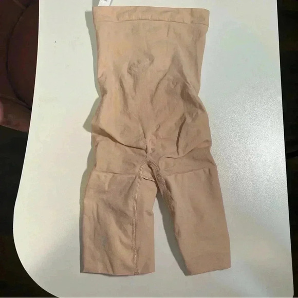 NWOT SPANX Higher Power Short -  S - Picture 5 of 7